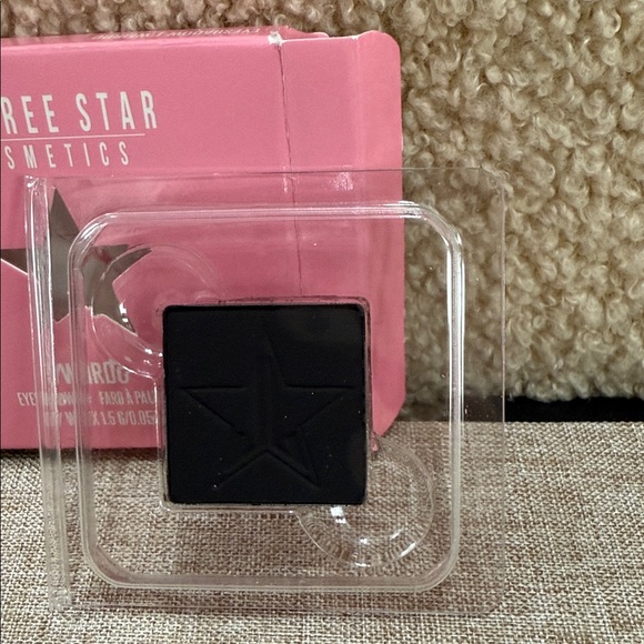 Jeffree Star Weirdo Black Eyeshadow - Picture 3 of 5